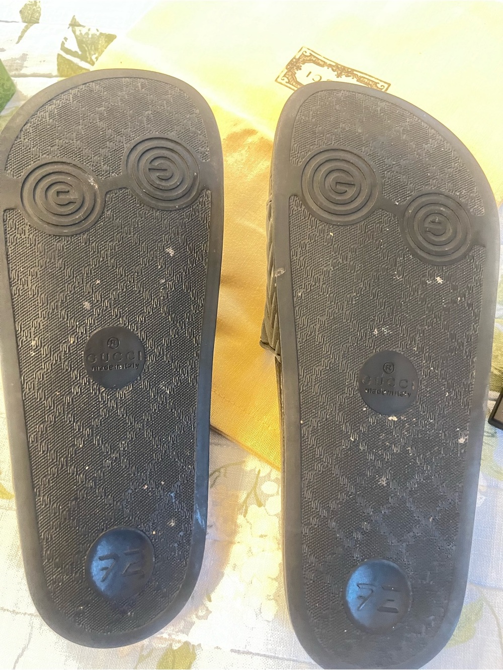 Preowened size US 9 Gucci Black GG Rubber Slide ๐ฎ๐น๐ฎ๐น๐ฎ๐นUK 8. Good condition! - Picture 3 of 7